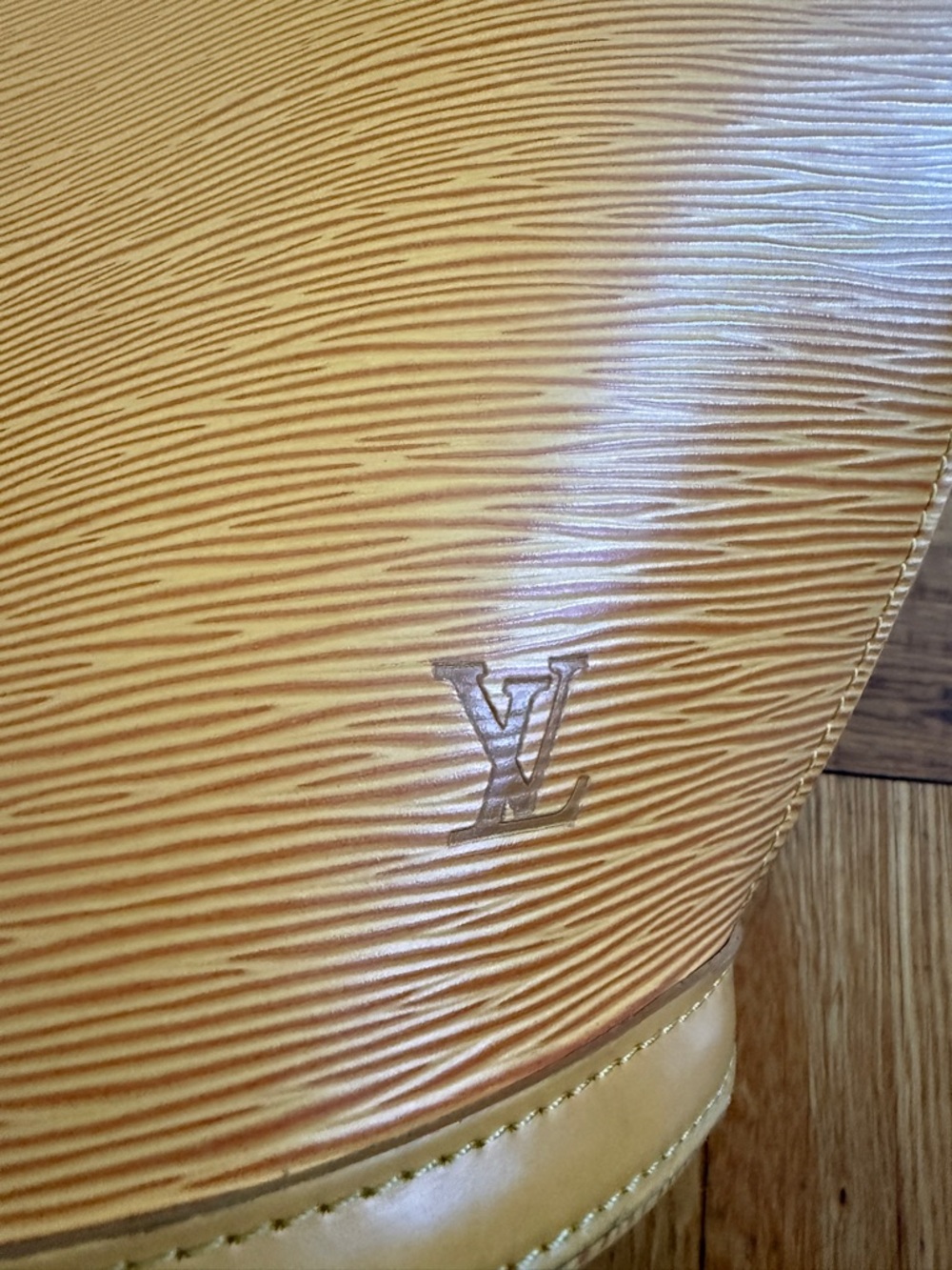 Yellow epi saint jacques Louis Vuitton bag - Picture 7 of 14